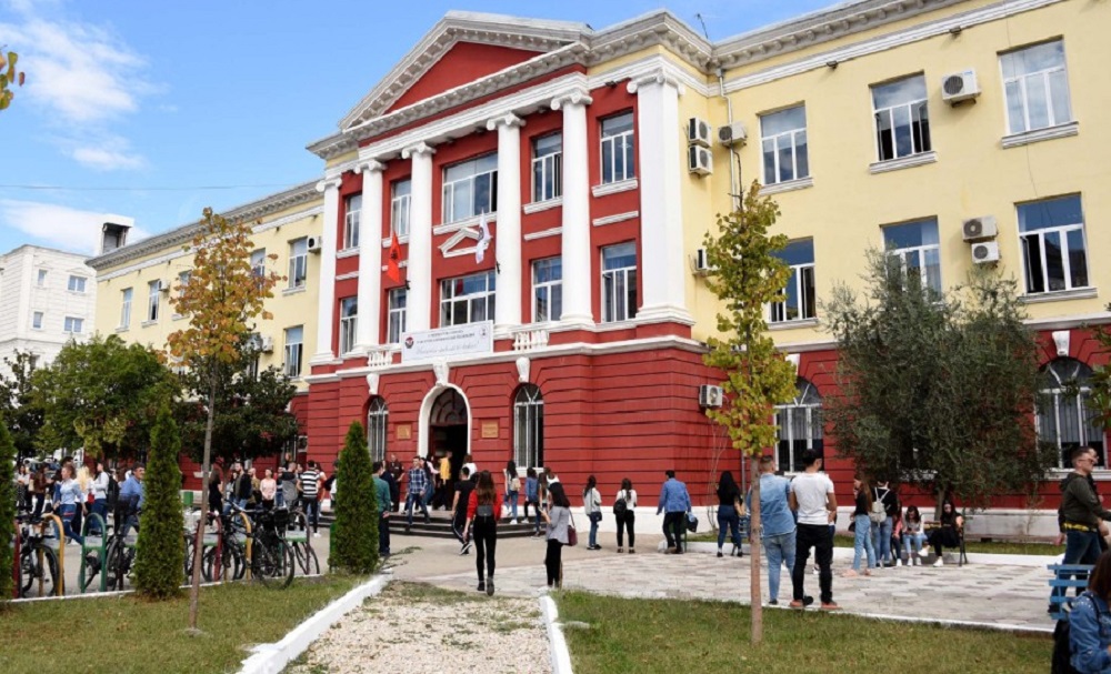 Studentet i kthehen autoditoreve, nis sot viti i ri akademik 2023-2024